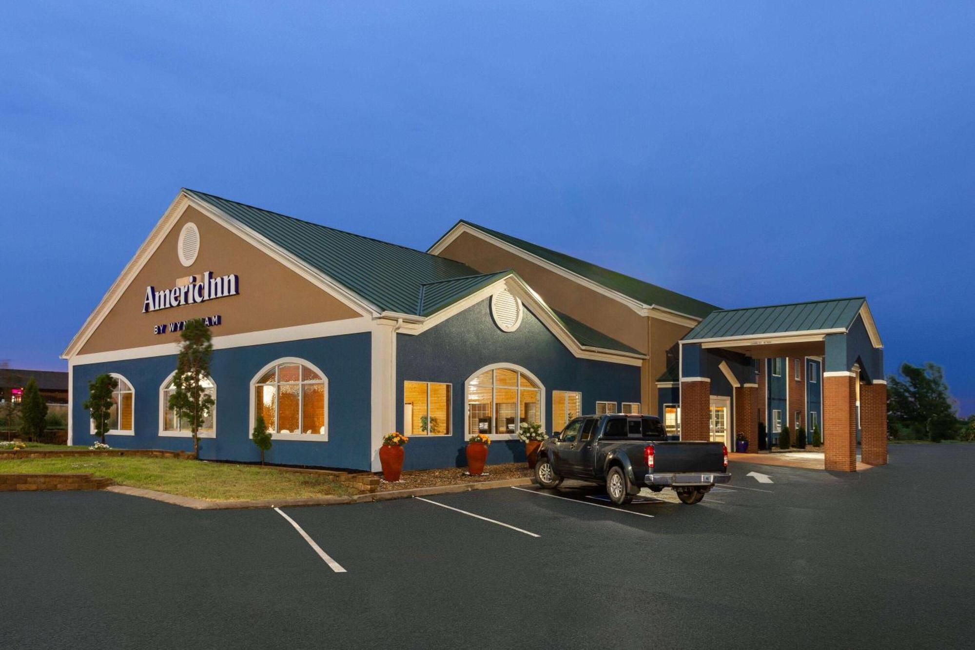 Pioneer Inn & Suites Grinnell Eksteriør billede