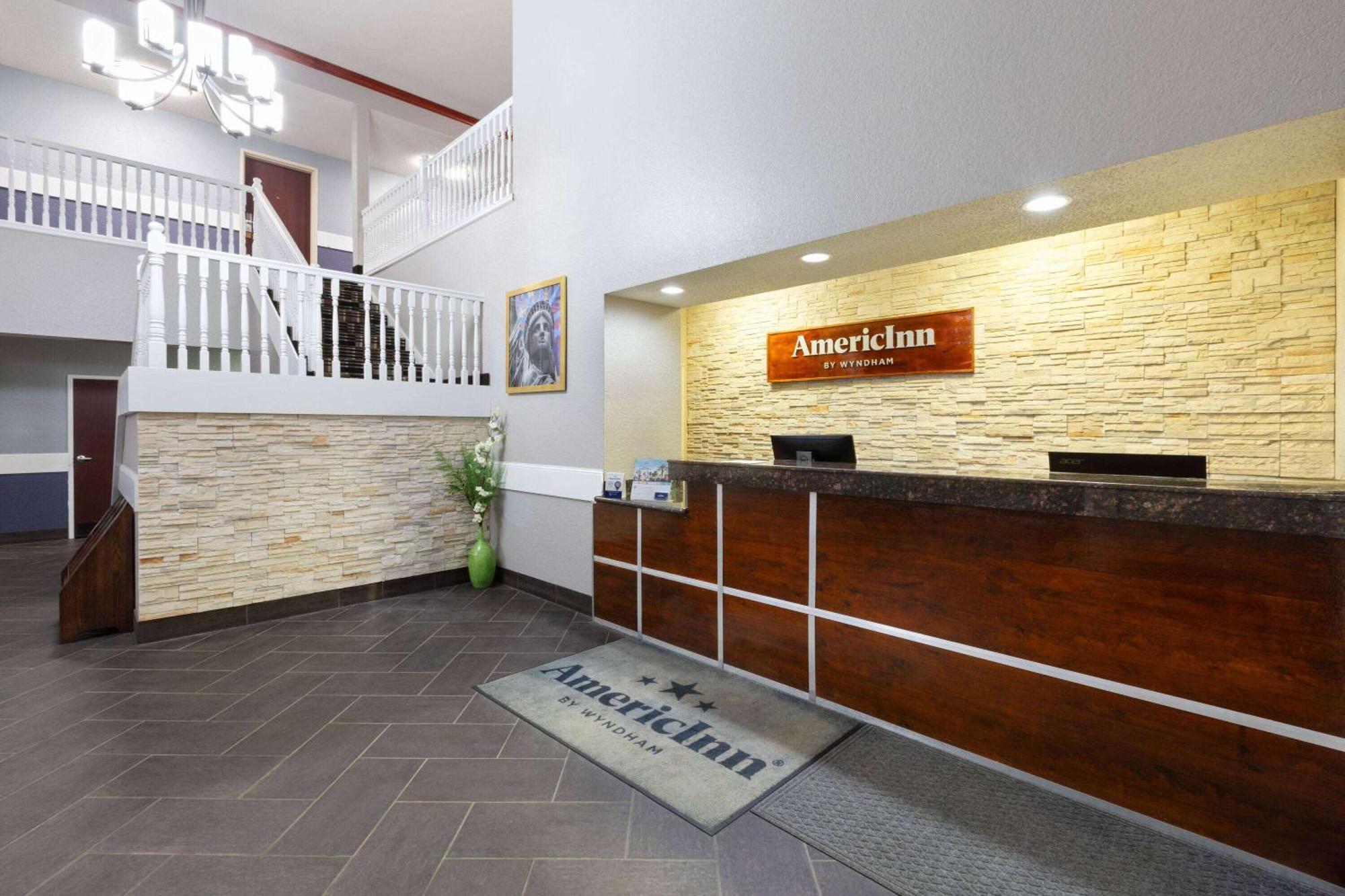 Pioneer Inn & Suites Grinnell Eksteriør billede